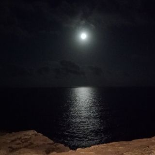 La lune sur l'océan
